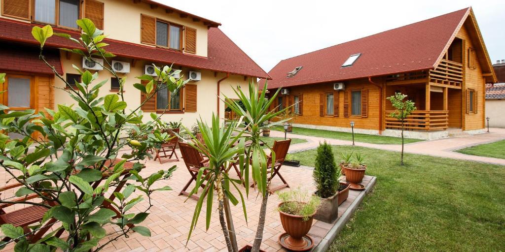 Family Panzio Es Apartman Hazak Lipót Buitenkant foto